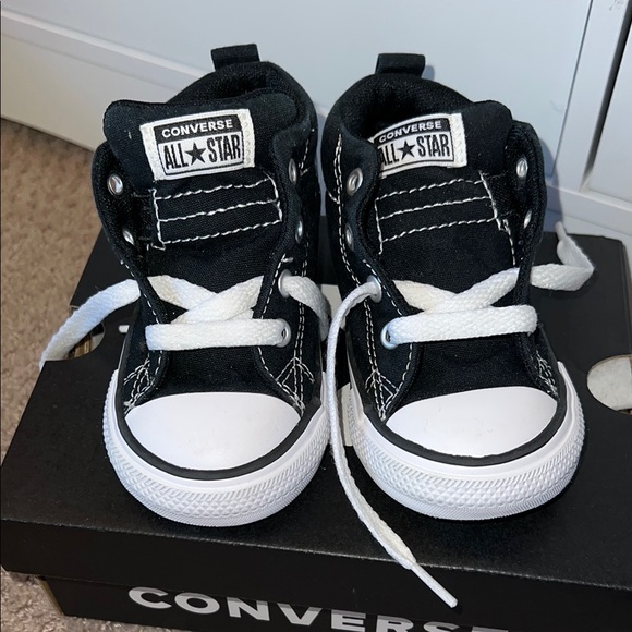Converse Black and White Sneakers Classic Low-Top Design for Infant/Toddler sz 6 - Picture 2 of 4